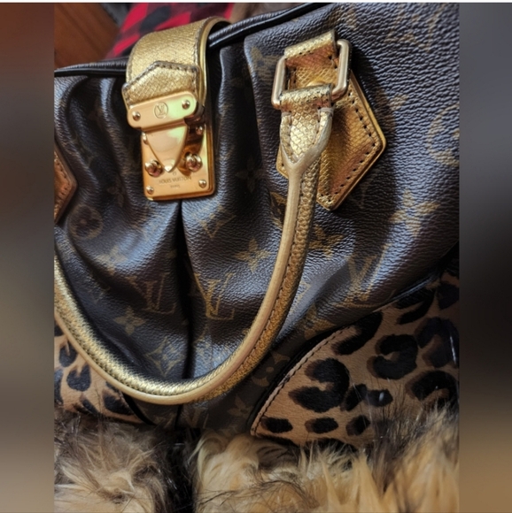 A Collector’s Dream! Limited Edition Louis Vuitton Rare tribute exotic bag fur - Picture 9 of 16